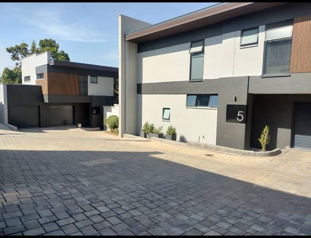 3 BEDROOM TOWNHOUSE FOR SALE IN WATERKLOOF